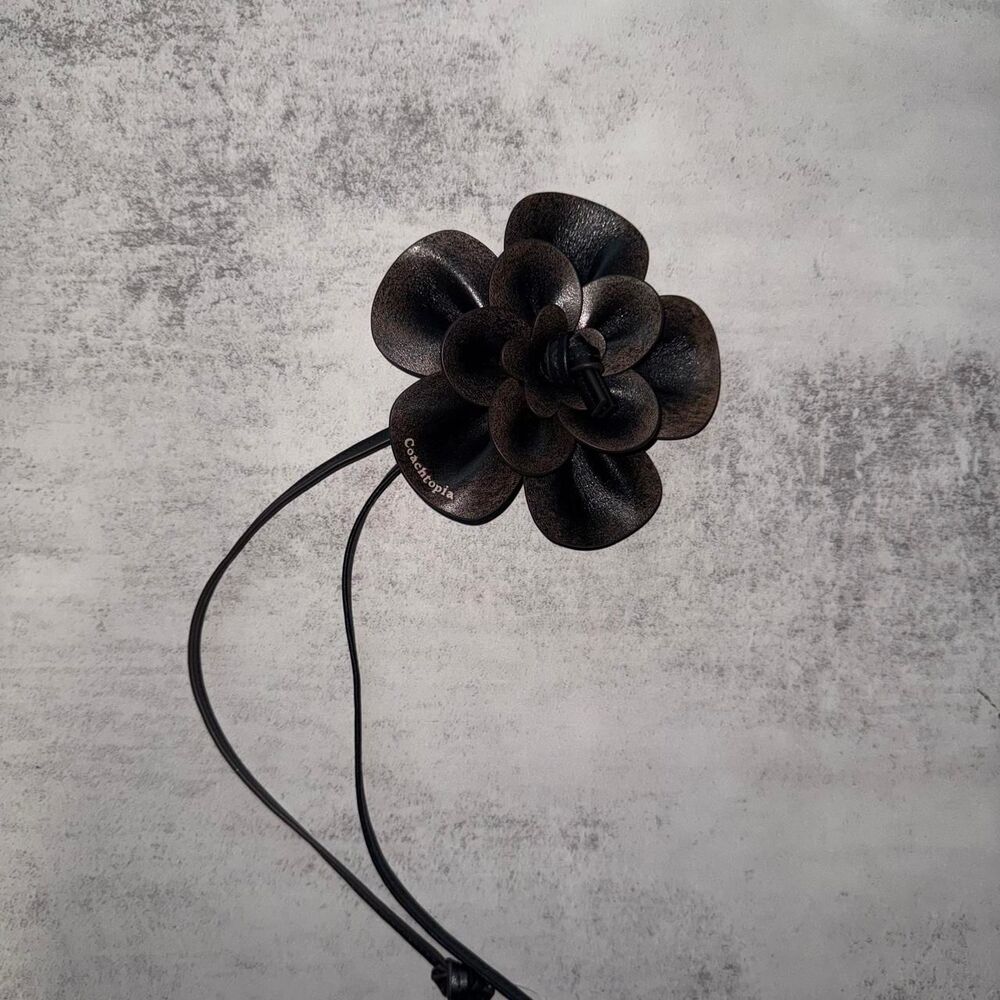 Coachtopia loved leather upcrafted flower charm - Picture 5 of 6